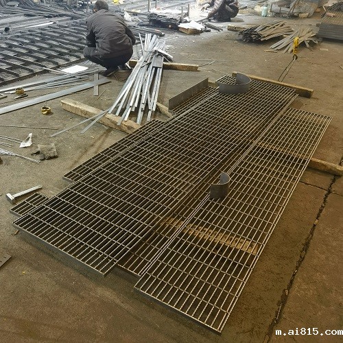 工业车间必备：镀锌格栅板与钢格栅板